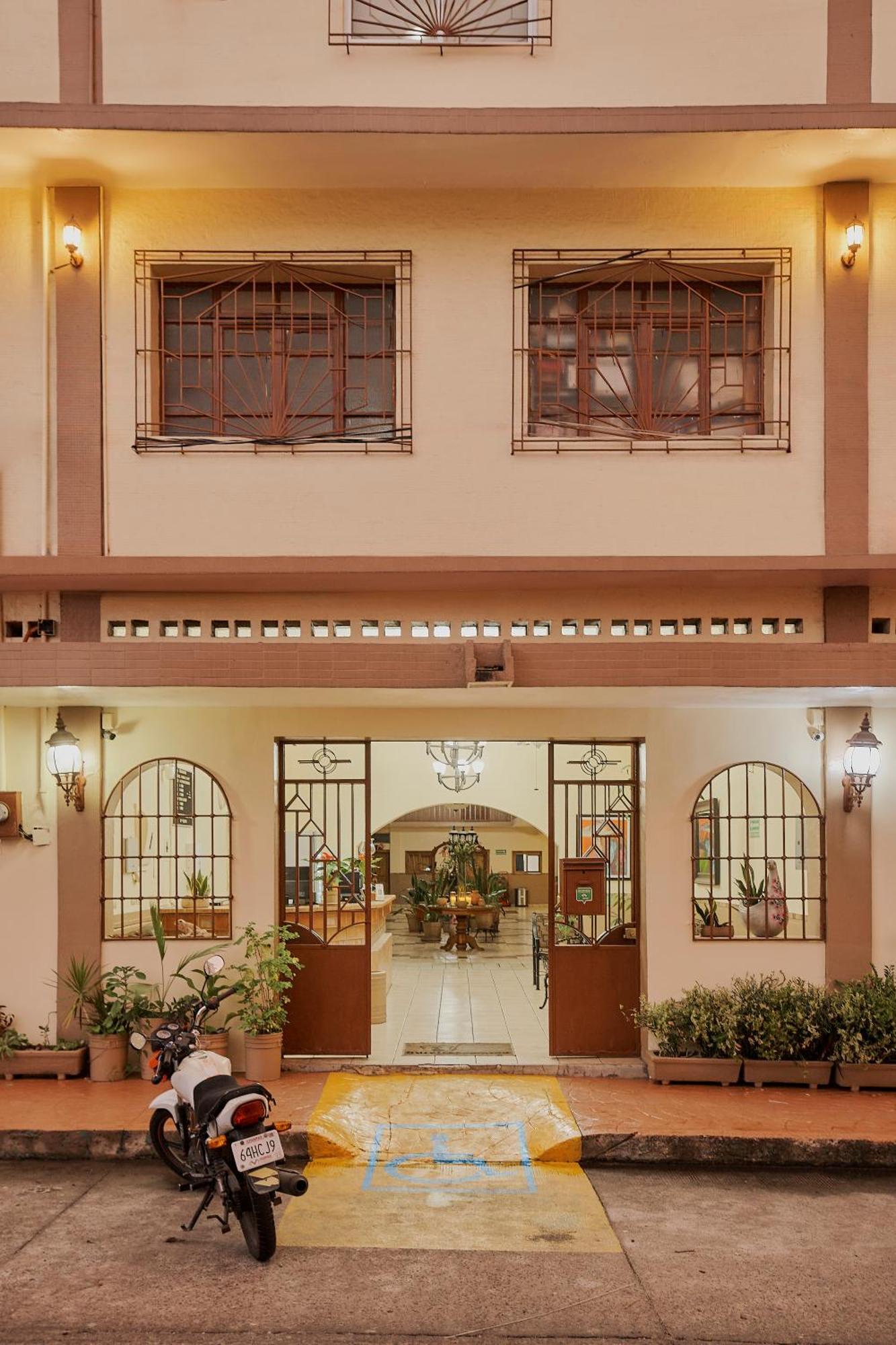 Hotel Cervantino Tapachula Εξωτερικό φωτογραφία
